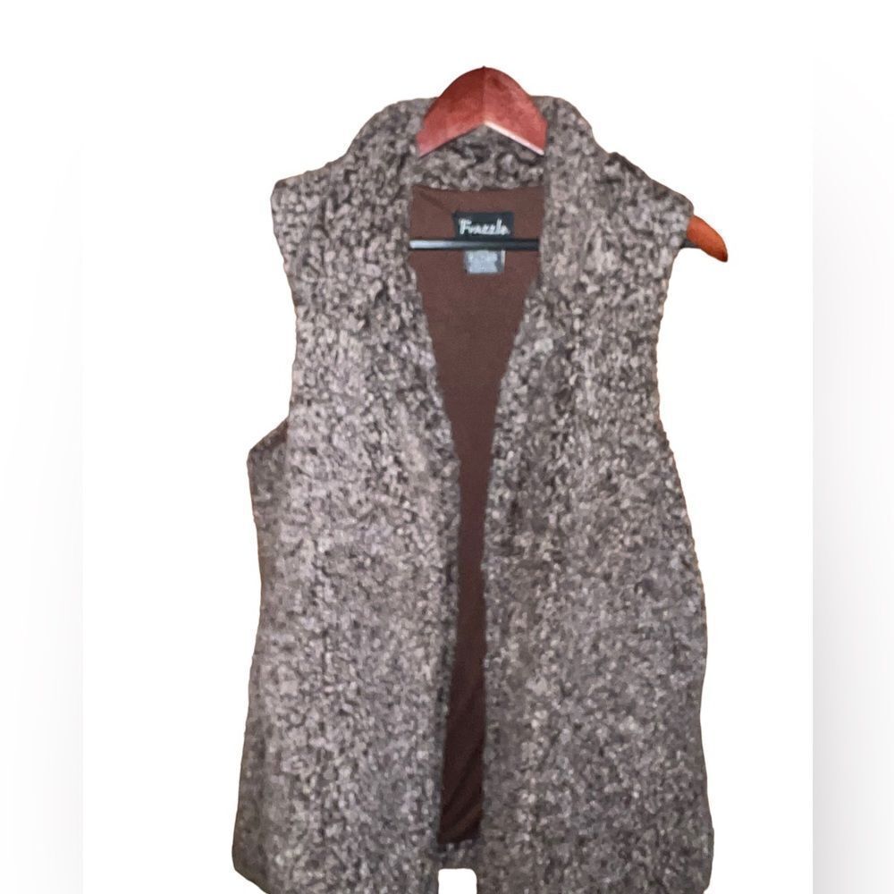 Frazzle faux fur vest with pockets size medium